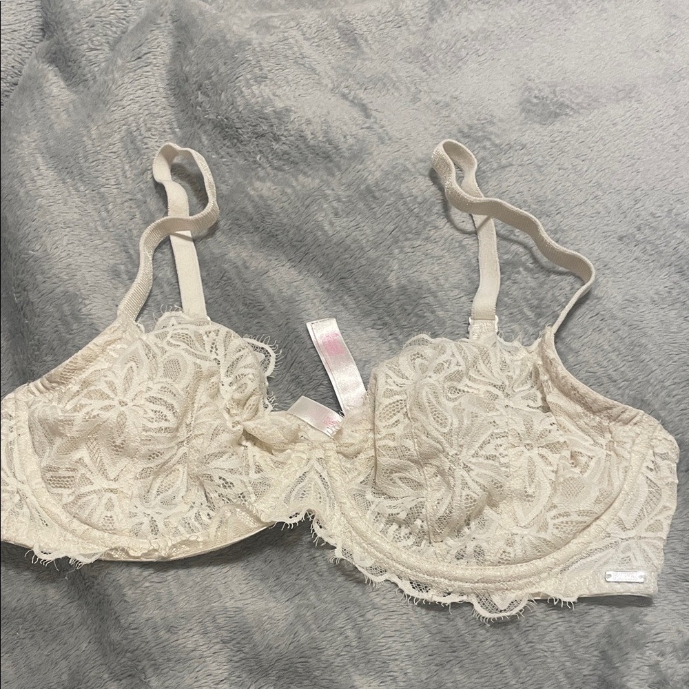 PINK Victoria's Secret Ivory Floral Lace Bra